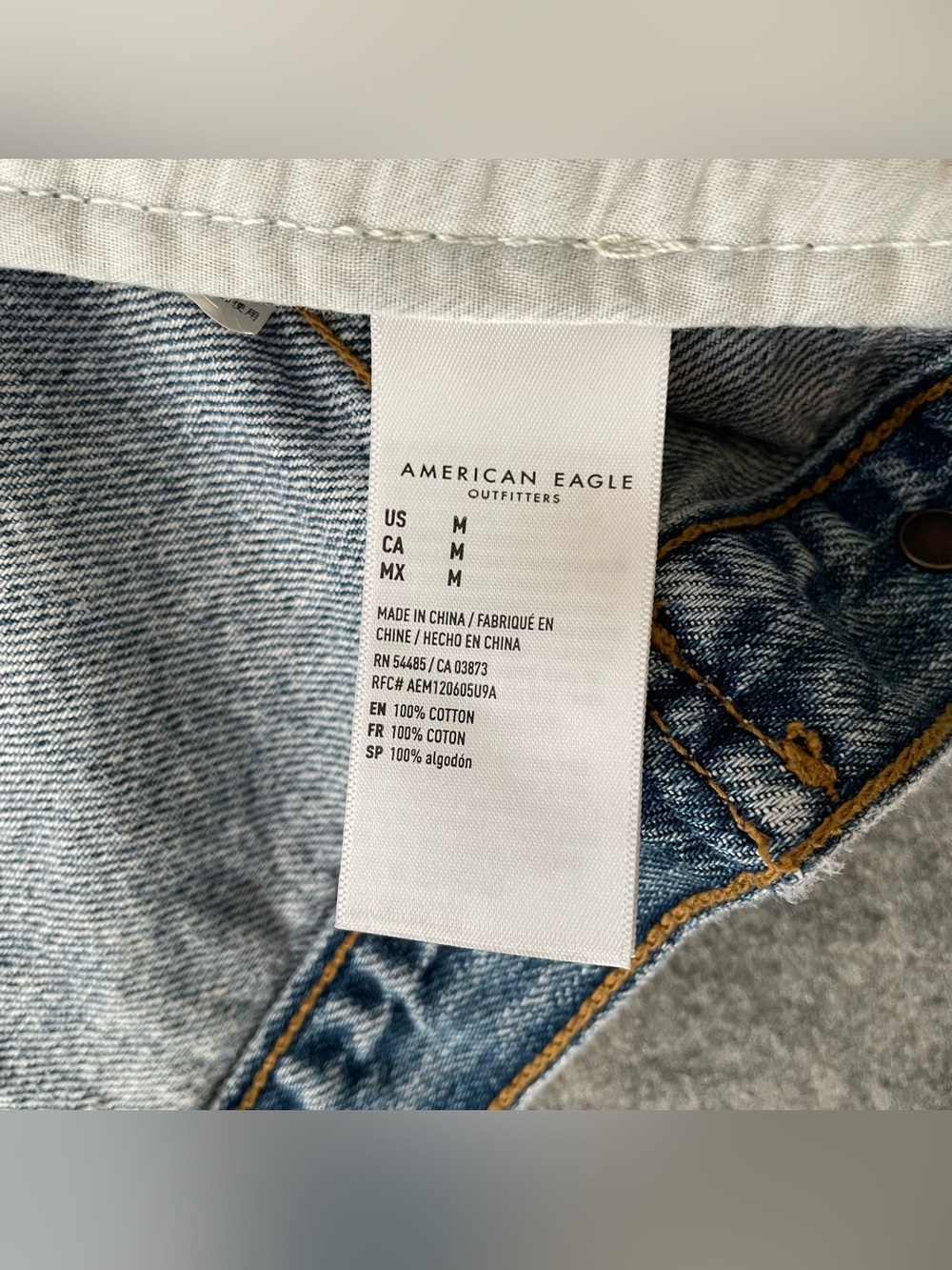 American Eagle Jean Jacket Womens M Blue Denim Trucker Faded Wash 100% Cotton - Picture 7 of 14